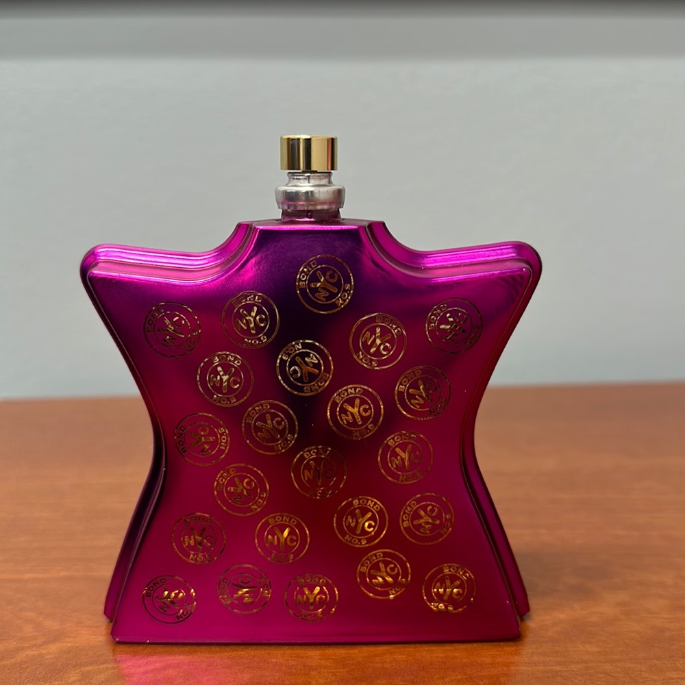 Bond No. 9 New York
Perfumista Avenue Eau de Parfum (3rd of bottle full)